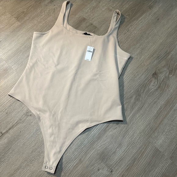 NWT Banana Republic Light Tan Bodysuit size L 😻 - Picture 1 of 7